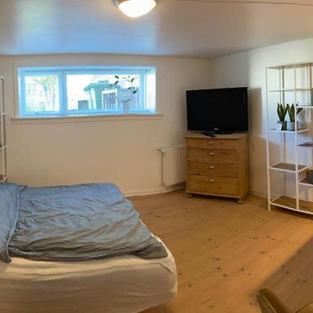 Vaerelse Med Eget Kokken Og Bad Lägenhet Esbjerg Exteriör bild