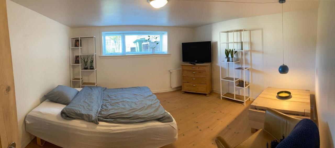 Vaerelse Med Eget Kokken Og Bad Lägenhet Esbjerg Exteriör bild
